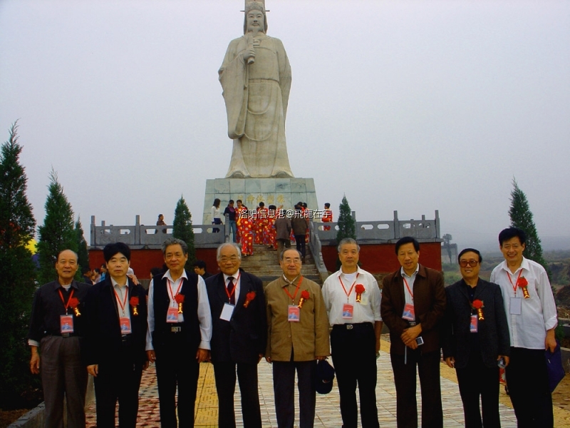 范仲淹墓园晋升为全重点文物国保护单位庆典纪念  翟智高（左二） 范章（左三）.jpg